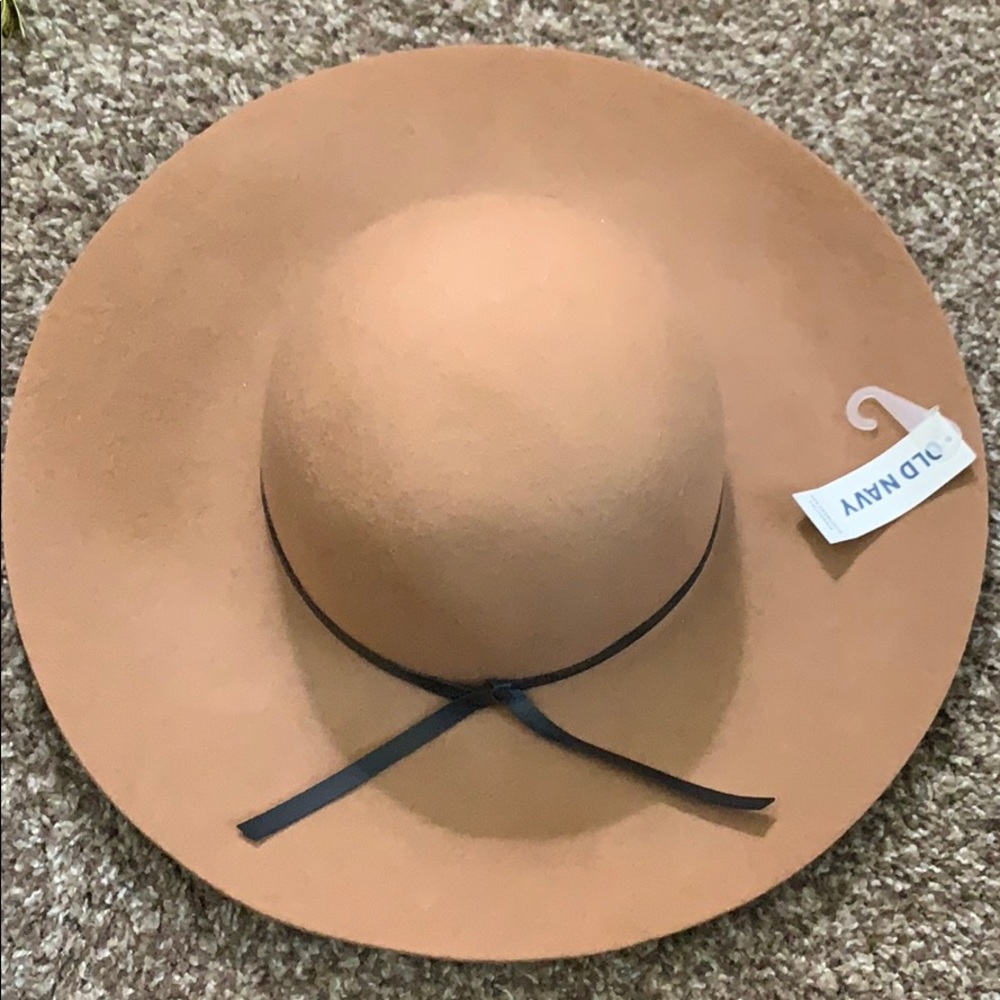 Floppy hat